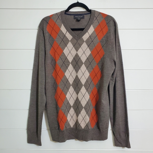 Banana Republic Men's Argyle Pattern V-neck Sweater 100% Merino Wool. Size: M - Picture 1 of 9